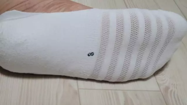 저는 발 235사이즈 입니다.
