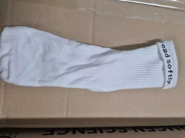 양말이 약간 도톰해서 좋은점도 있지만
