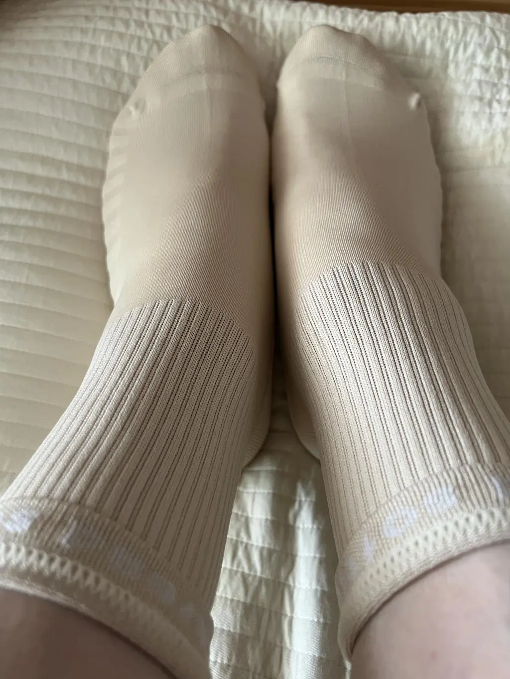 겨울대비 기모사고 추석선물로 또 지금 신을 것 구입했는데 색상 정말 이쁘네요. 처음엔