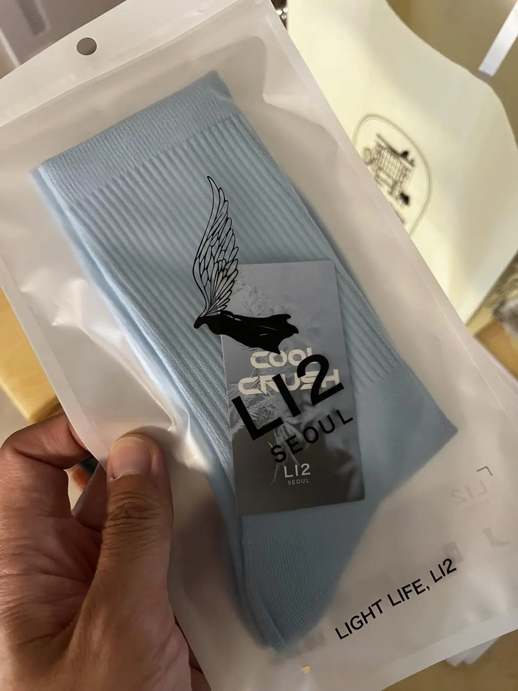 M이라 270사이즈정도까지가 적당한거 같아요. 쫀쫀하고 좋습니다. 다소 두께감은 없어요