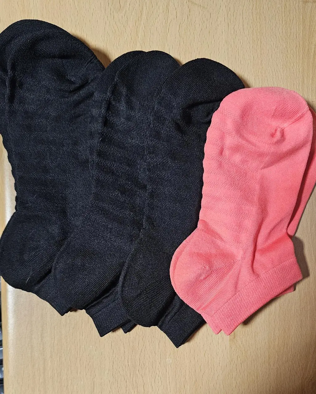 양말은 고들고들 땀도 안차고 좋았는데 제가 구매한 사이즈가 조금 작았어요. 다음엔 더