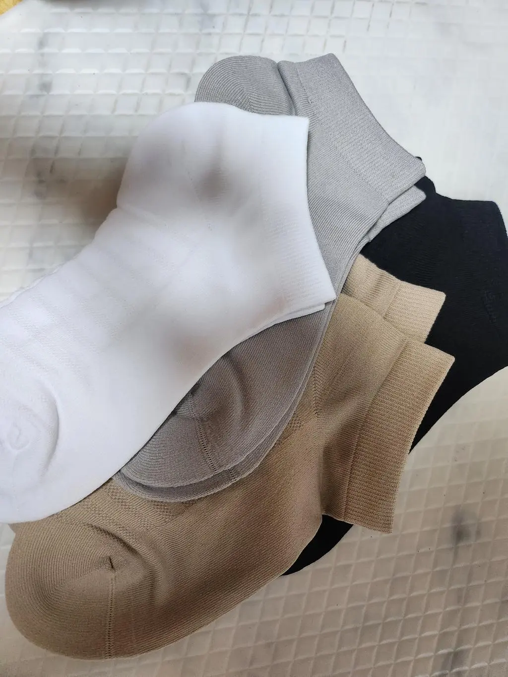 신는 순간 폭닥한 느낌이 좋아요 아직 신고 다녀보진 않았는데 편했음 좋겠네요