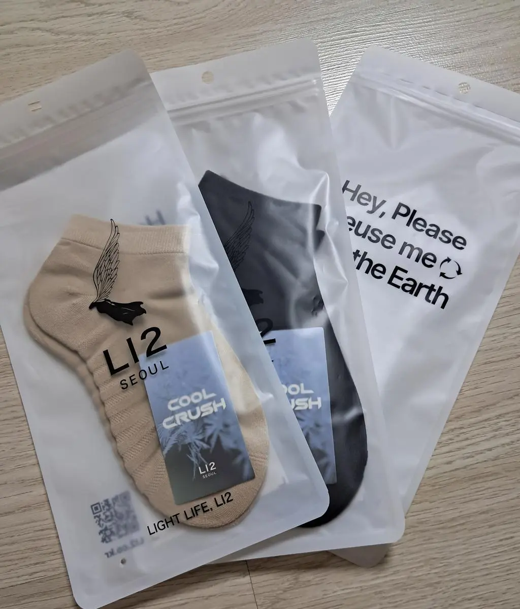 스니커즈 삭스 바닥이 두꺼워서 좋아요 제가 무지외반증이 심해서 일반 양말은 오래 걸