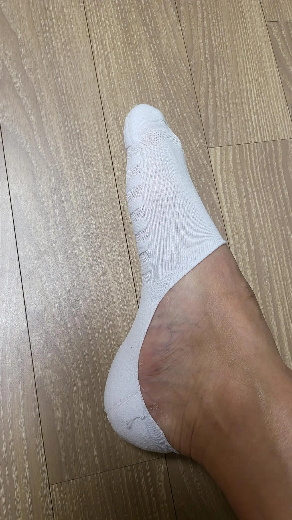 발이 편하고 쿠션감도 좋고 인생 양말 찿았네요