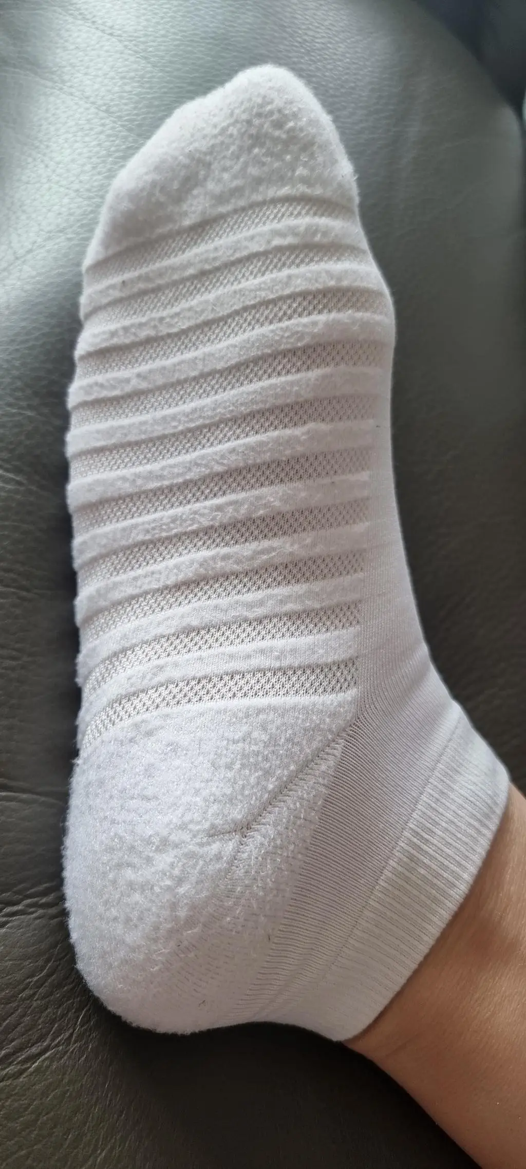 아~한번 신었을뿐인데 보풀이보풀이..털양말 신은듯 복슬복슬하네요.