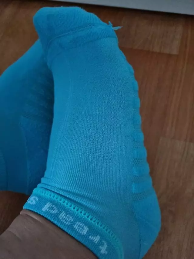 발바닥은 안아픈데 자꾸 벗겨집니다. 불편하네요
