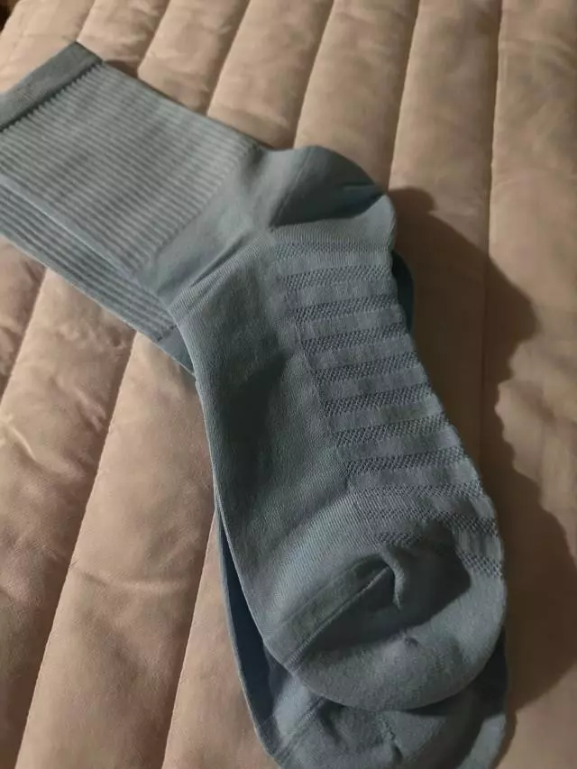 편하네요. 그런데 신발 안에서 살짝 밀려요.
