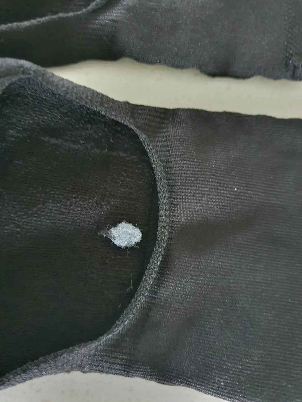 잘벗겨집니다.그리고 마감이 천원차리도 아니고 이게 뭔가요
