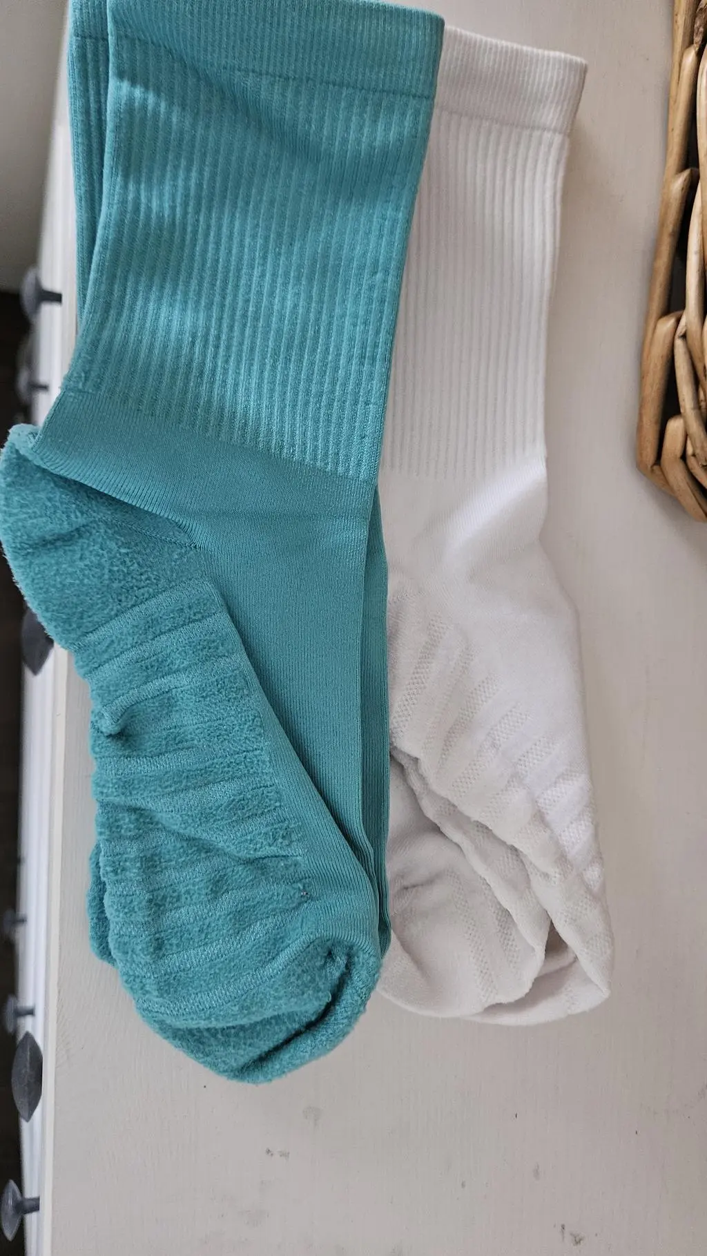 러닝용으로 샀는데 탄탄해서 매우 만족합니다..