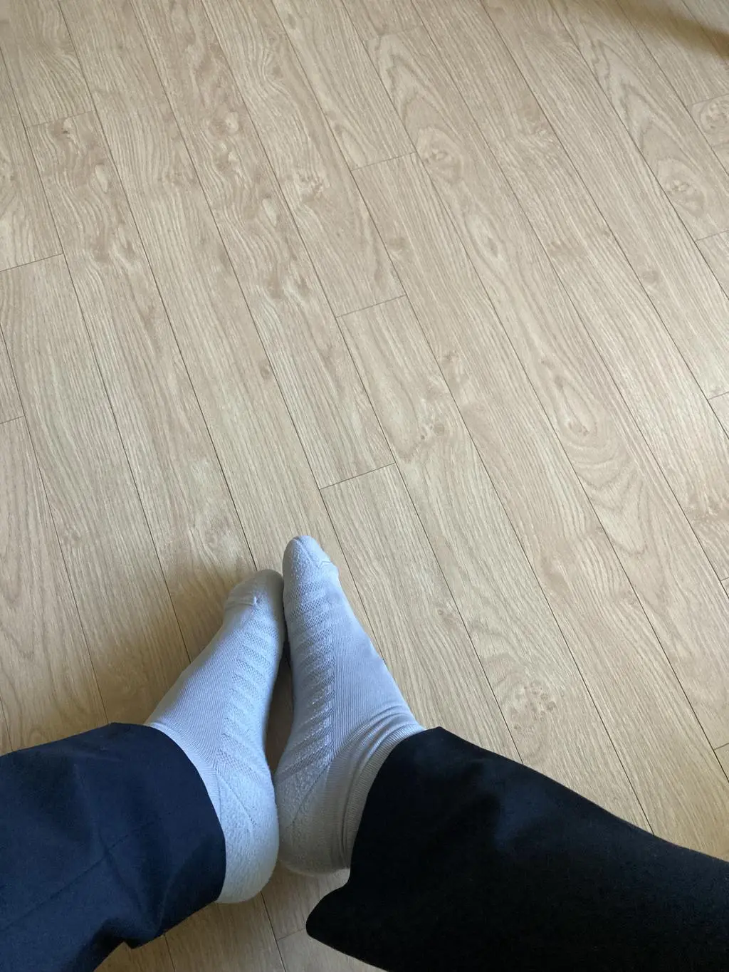 발이 약간 평발이라 푹신한 신발을 선호하는 편인데
