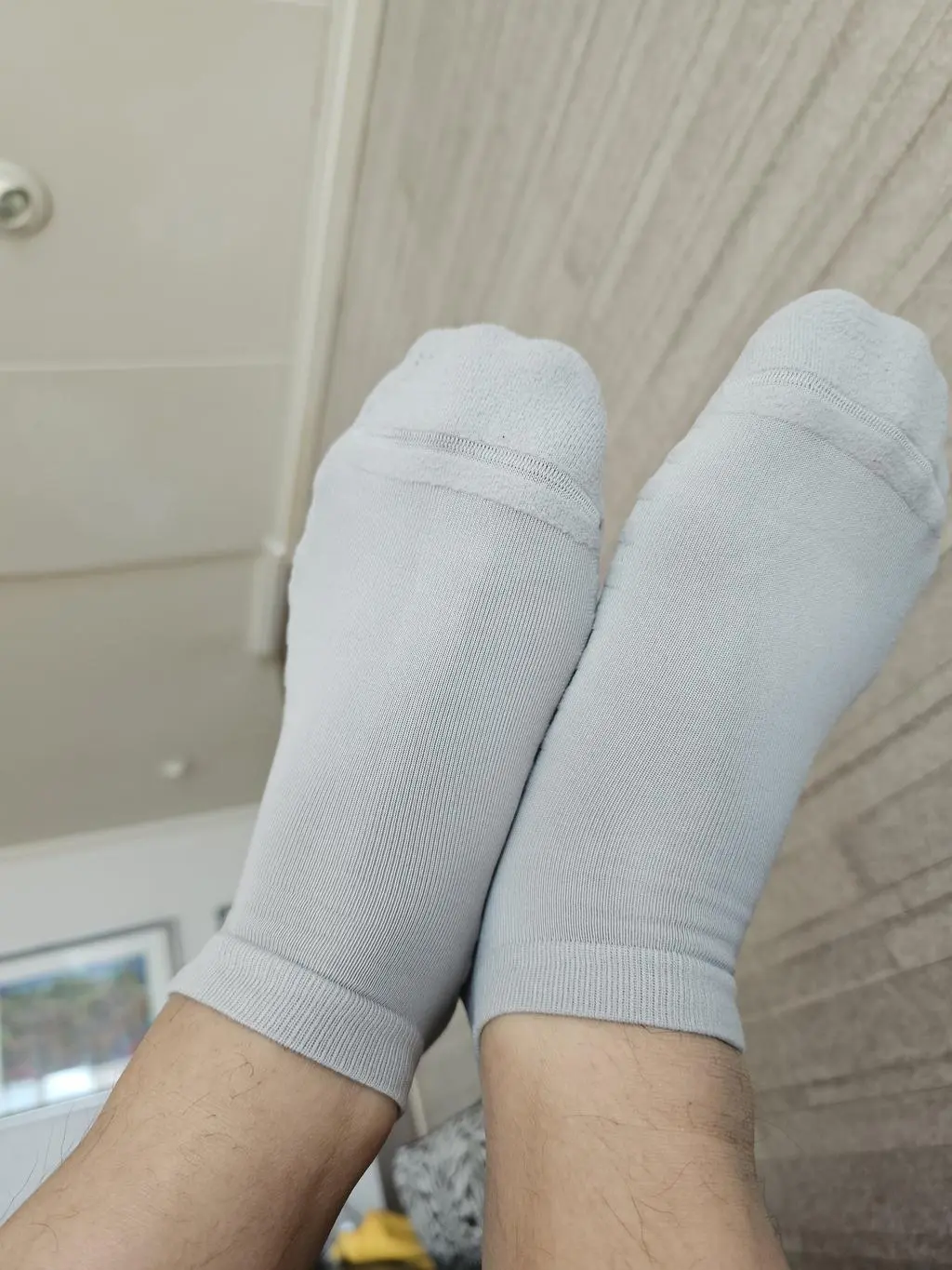 이미 직접 신어보고 너무 만족해서 가족들과 같이 신으려고 추가로 주문했어요. 뒷굼치