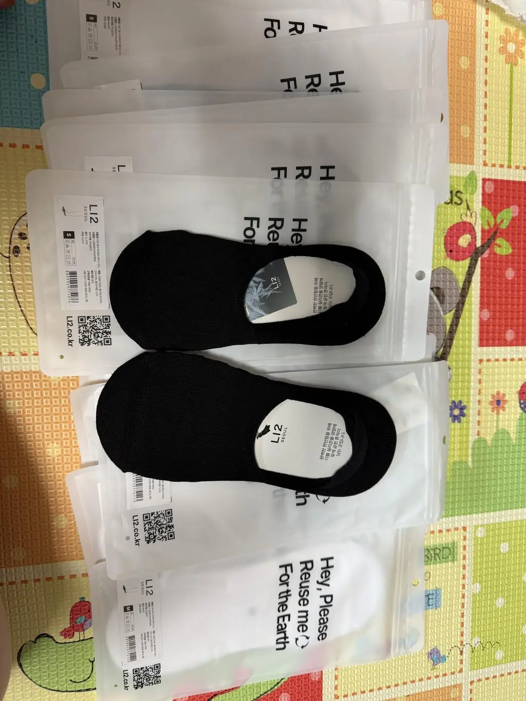 좋은 양말이라는 소문을 타고 언능 구매했어요~ 양말에 발을 넣늘때와 넣운 후 발에 감