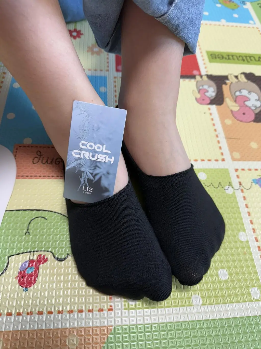 좋은 양말이라는 소문을 타고 언능 구매했어요~ 양말에 발을 넣늘때와 넣운 후 발에 감