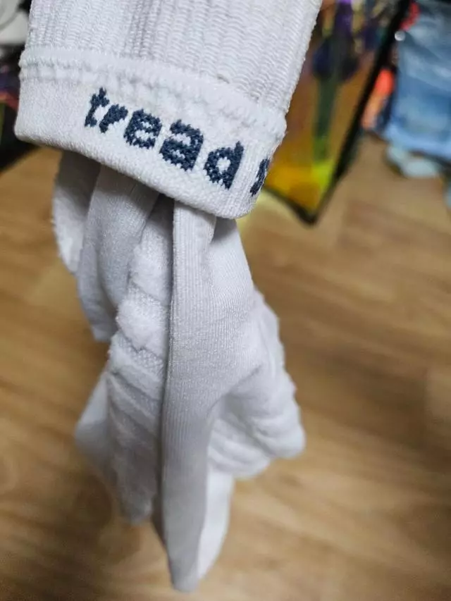 발을 폭신하게 꼬~옥 잡아주는 느낌 좋구요~ 푹신푹신하네요
