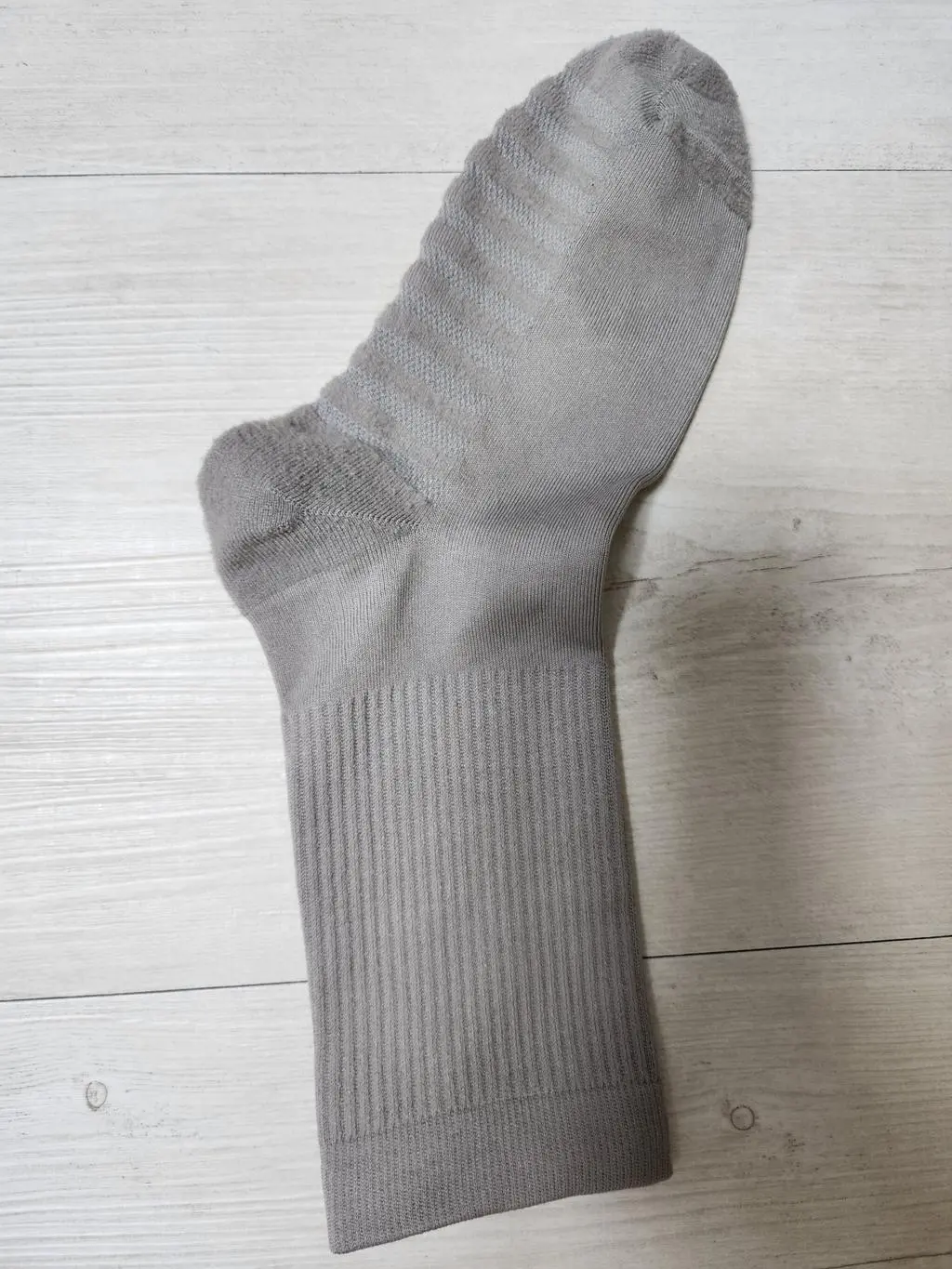 때안타게 혹시 싶어서 회색샀는데 진짜 발 쬐이고 피몰리고 뜨거워지고 욱신거리는 경험