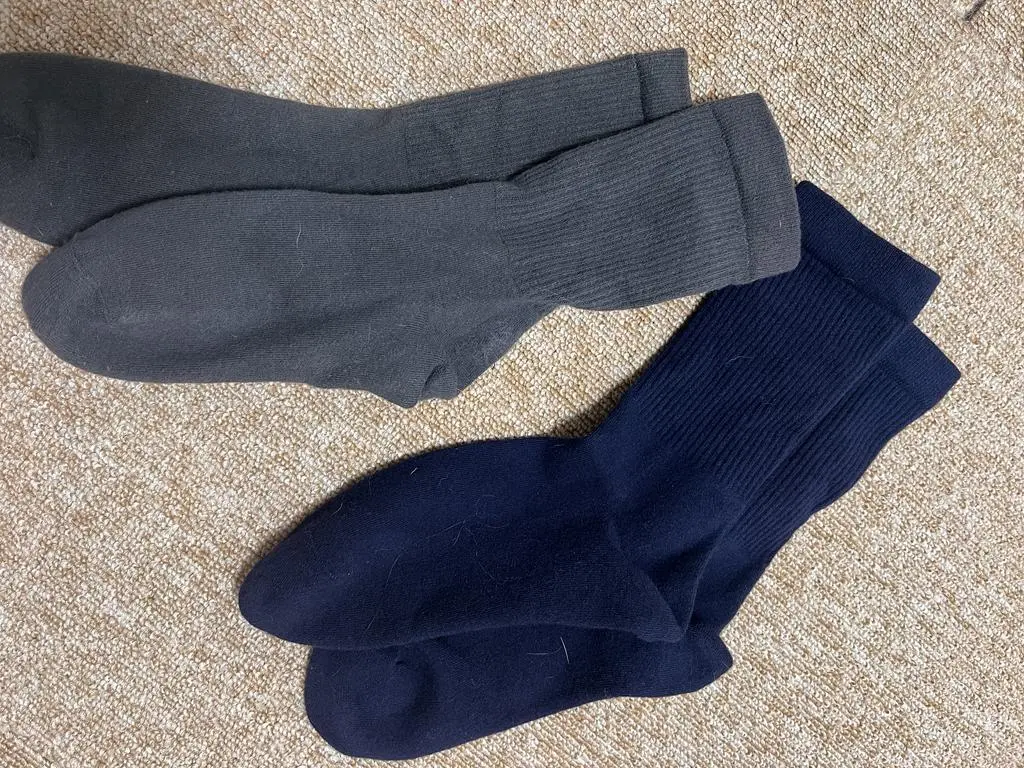 발목부분이 약간 조이긴하는데 다른 양말보다 소재가 쫀쫀하고 발바닥쪽이 도톰해서 확