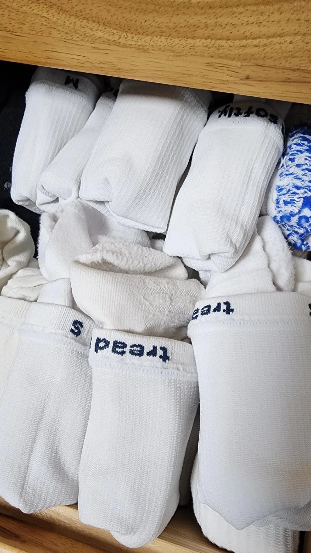 촥 감기는 느낌도 좋고 통기도 잘되서 발도 쾌적!!
