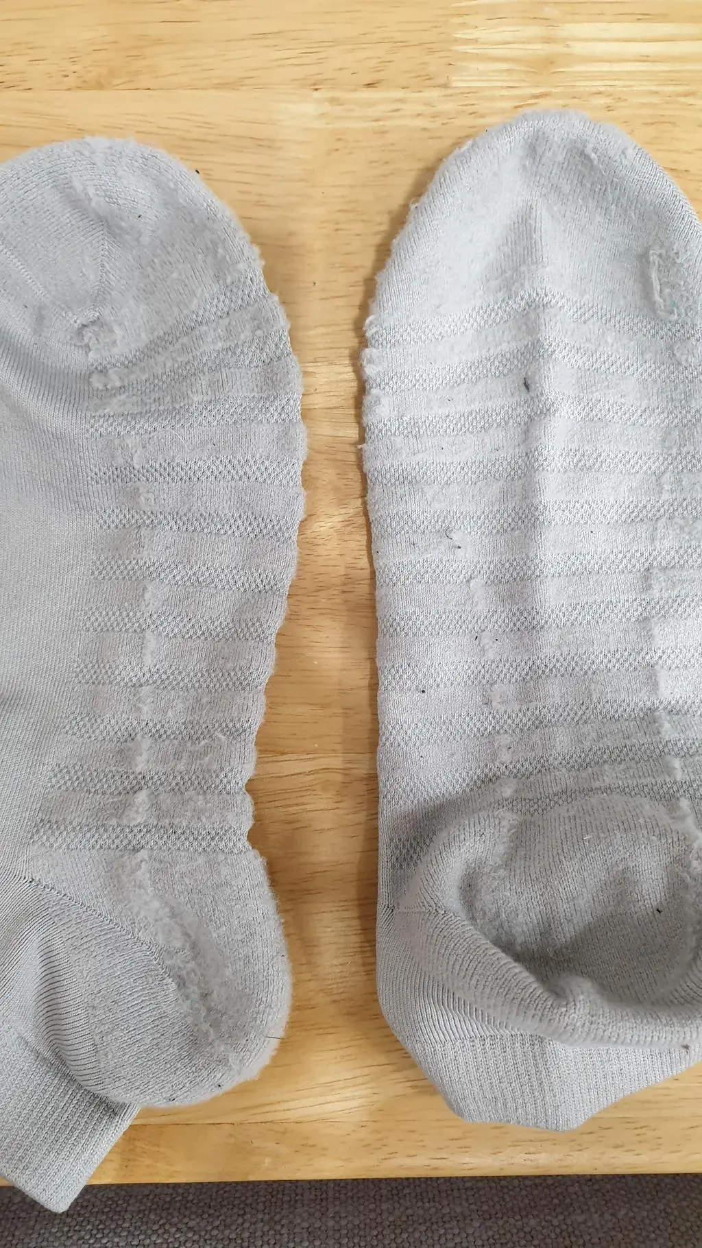 두툼하고 좋긴한데,  한번 신고 세탁했는데 보풀이 생기네요..