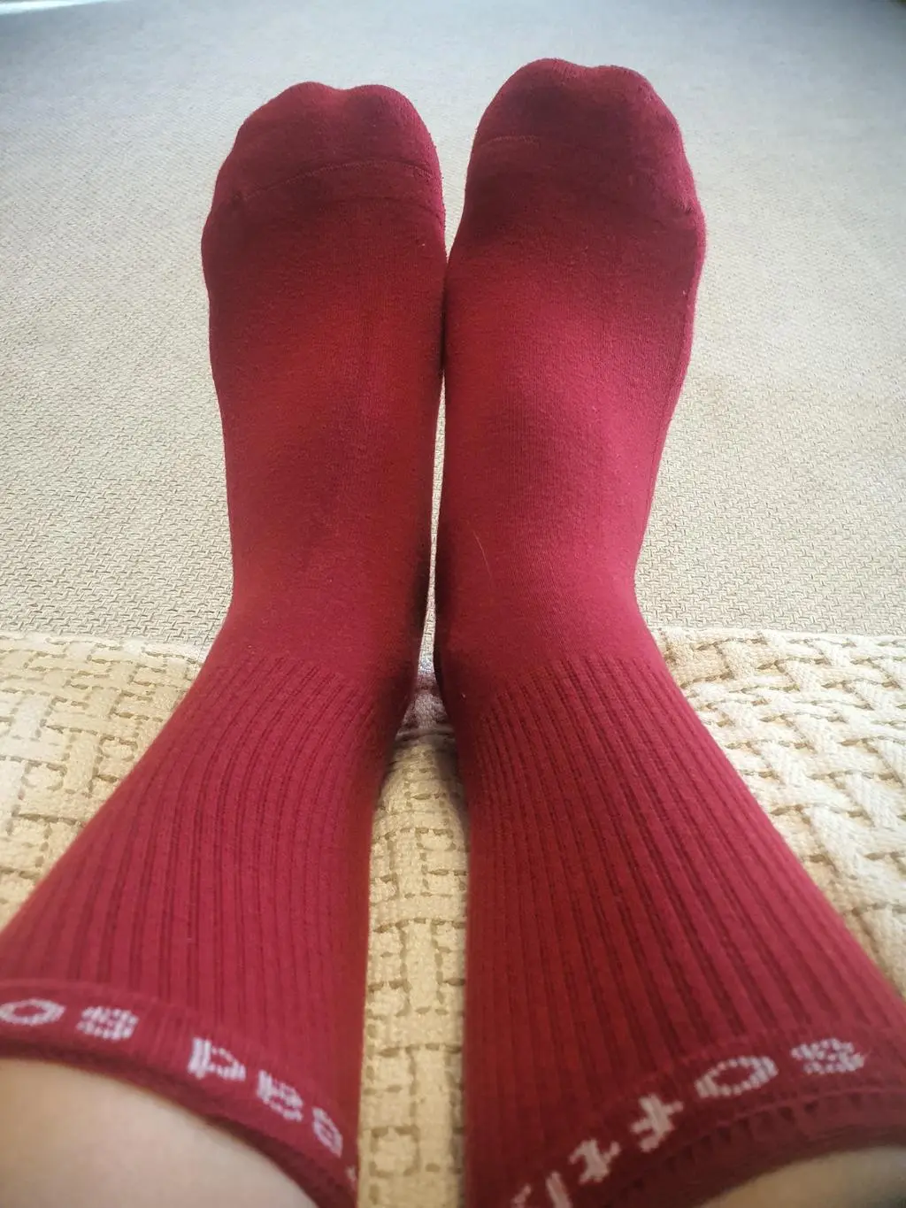 오래서서일하는 직종으로 변경되면서 양말에 관심이 생겨서 구매했어요. 뭐가 다를까~했