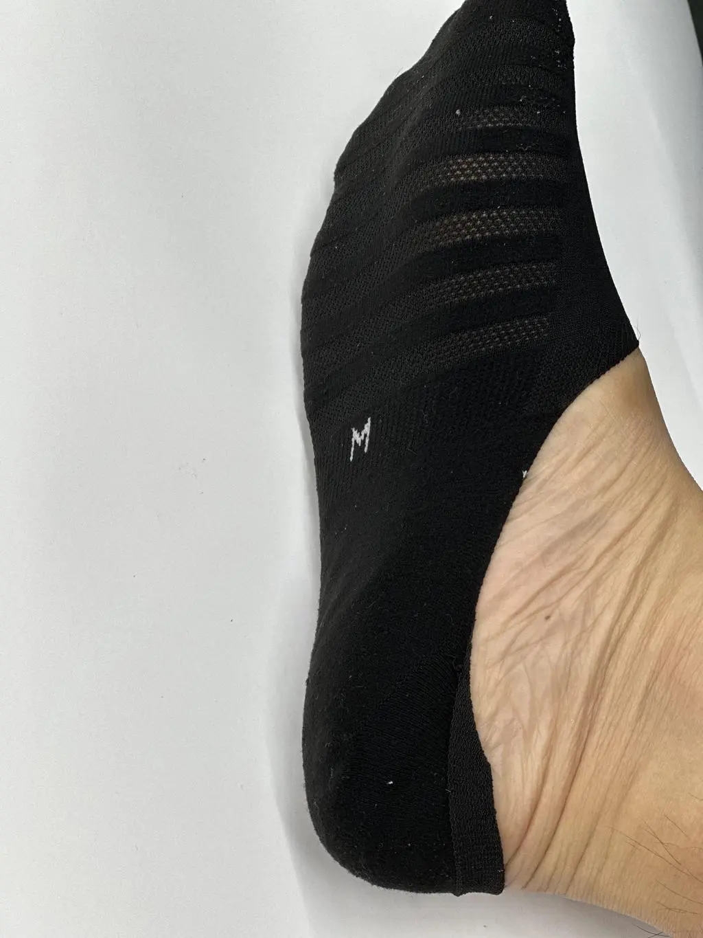 발바닥이 조금 푹신해 느낌이 좋아요. 
