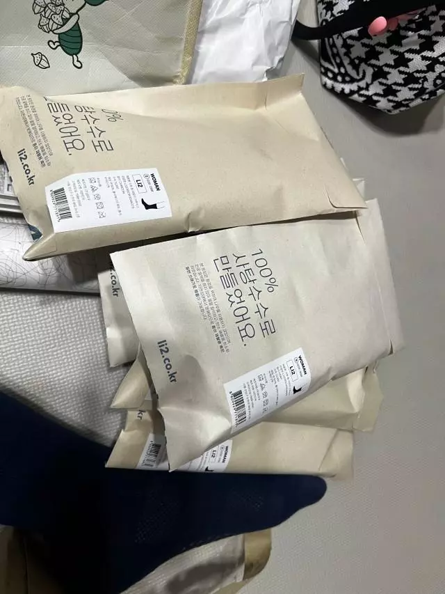 생각보다 도톰하고 색도 이뻐요 포장도 이쁘고!
