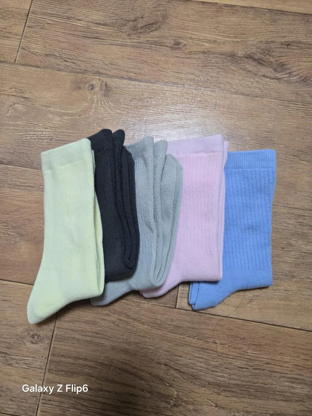 와~인생 양말이네요.이제사 발견한게  아쉽네요.
