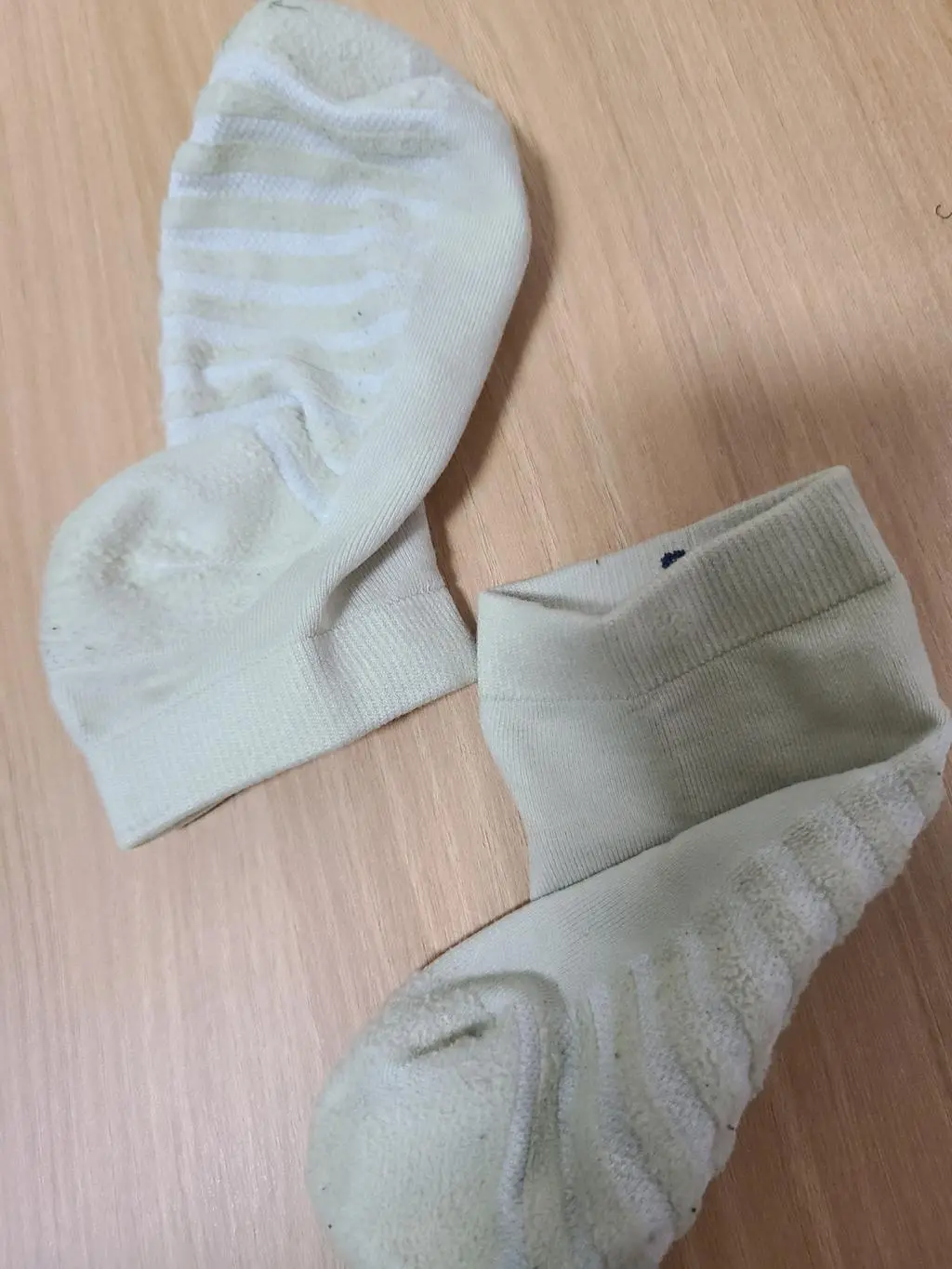 아니 무슨 흰양말이 세탁 할때마다 누레지더니 아예 노란양말이 되나요