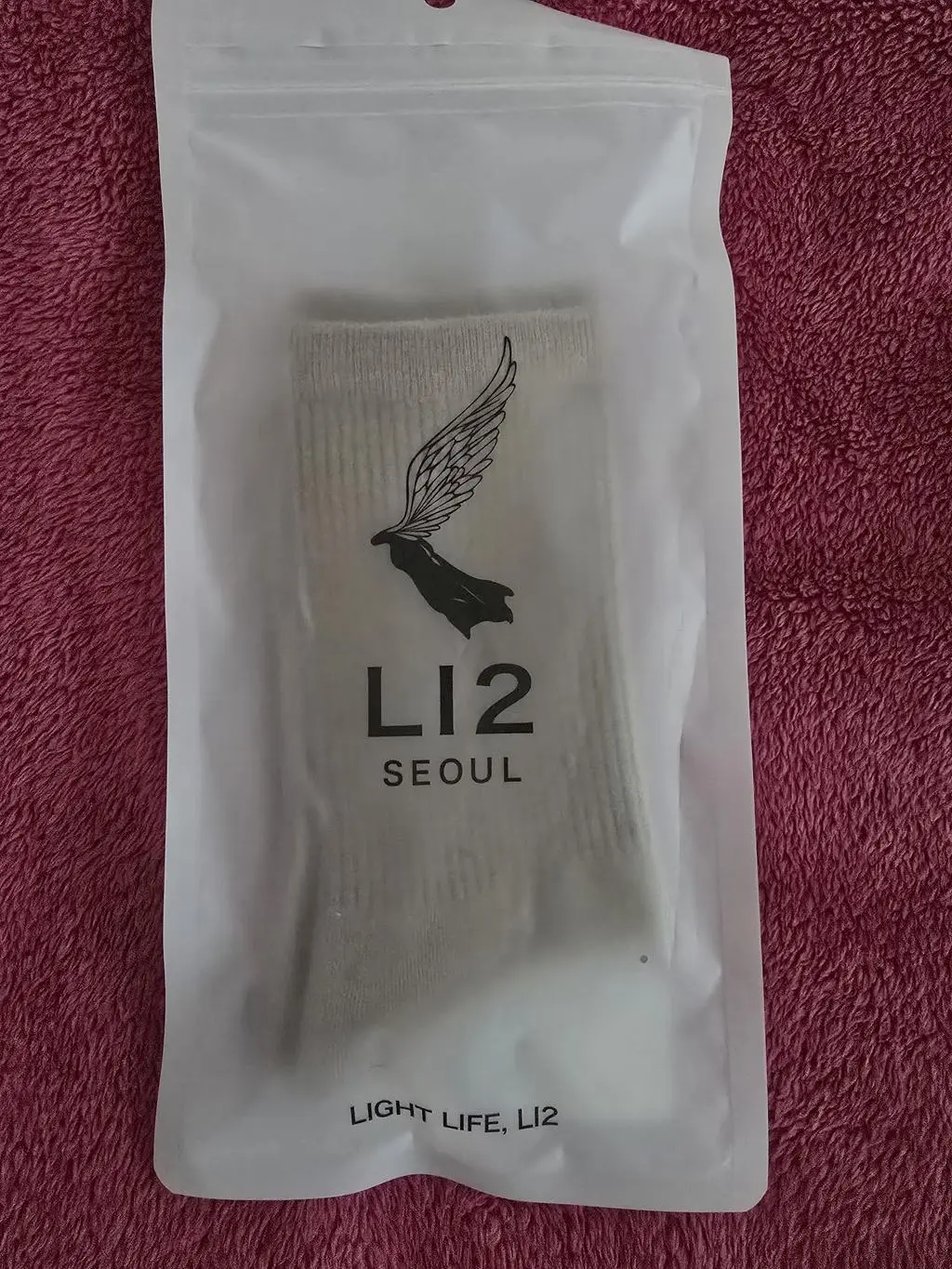 전체적으로 발을 잘 잡아줘서 좋습니다. 바닥은 쿠션을 위해서 도톰하고 발등, 발목은 