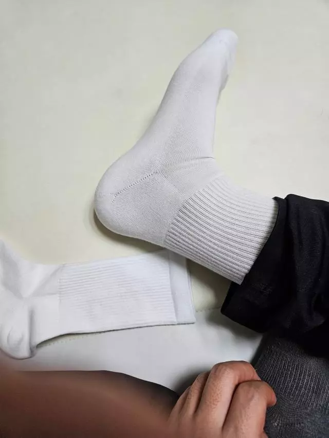 장난하는것도 아니고 스포츠양말인줄 알고 샀는데 매우 얄네 확인안한 내잘못도 있지만