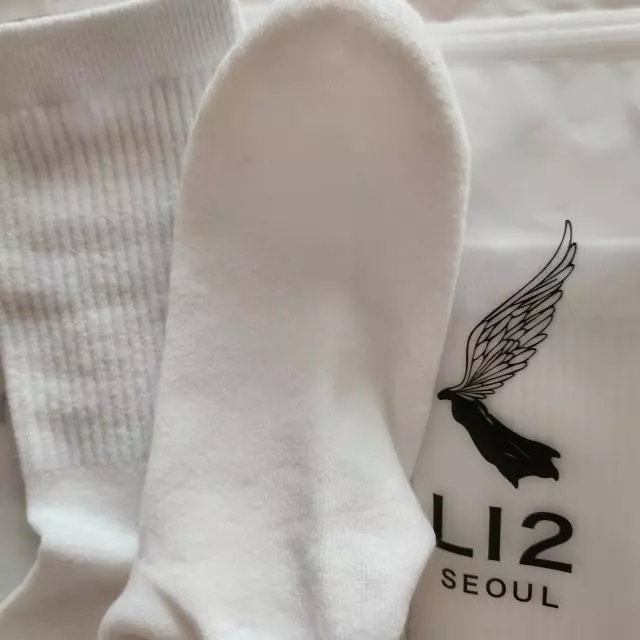 푹신하고 발이 정말 편해요 많이 걸을 날엔 발피로도를 상당히 낮춰줄 것 같아서 기대됩