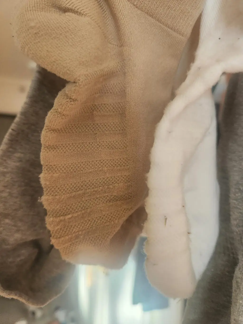 착용감은 좋은거 같아요 근데 빨았더니 부풀이 많이 생기네요