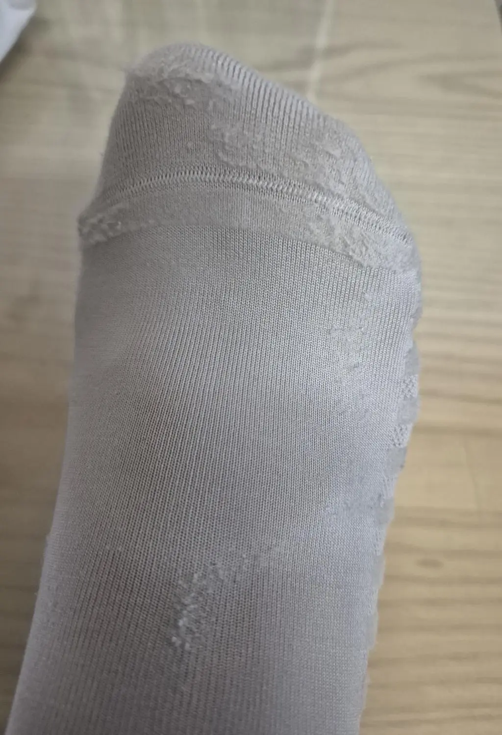 하루종일 서서 일하고 많이 걷는 직업이라 발이 너무 아파 광고 보고 구매했습니다. 확