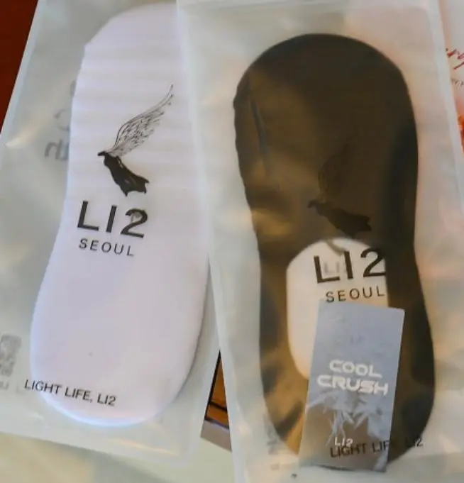 데일리크루삭스 사면서 엄마 선물로 샀어요. 어머니께서 페이크 삭스에 스니커즈를 즐겨