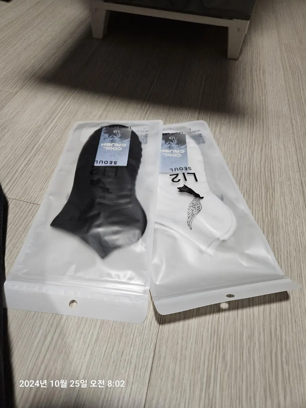 편히게 신을수있는 얇은 쾌적한 느낌의양말입니다. 달리기용으로도 한번 신어봤는데 미