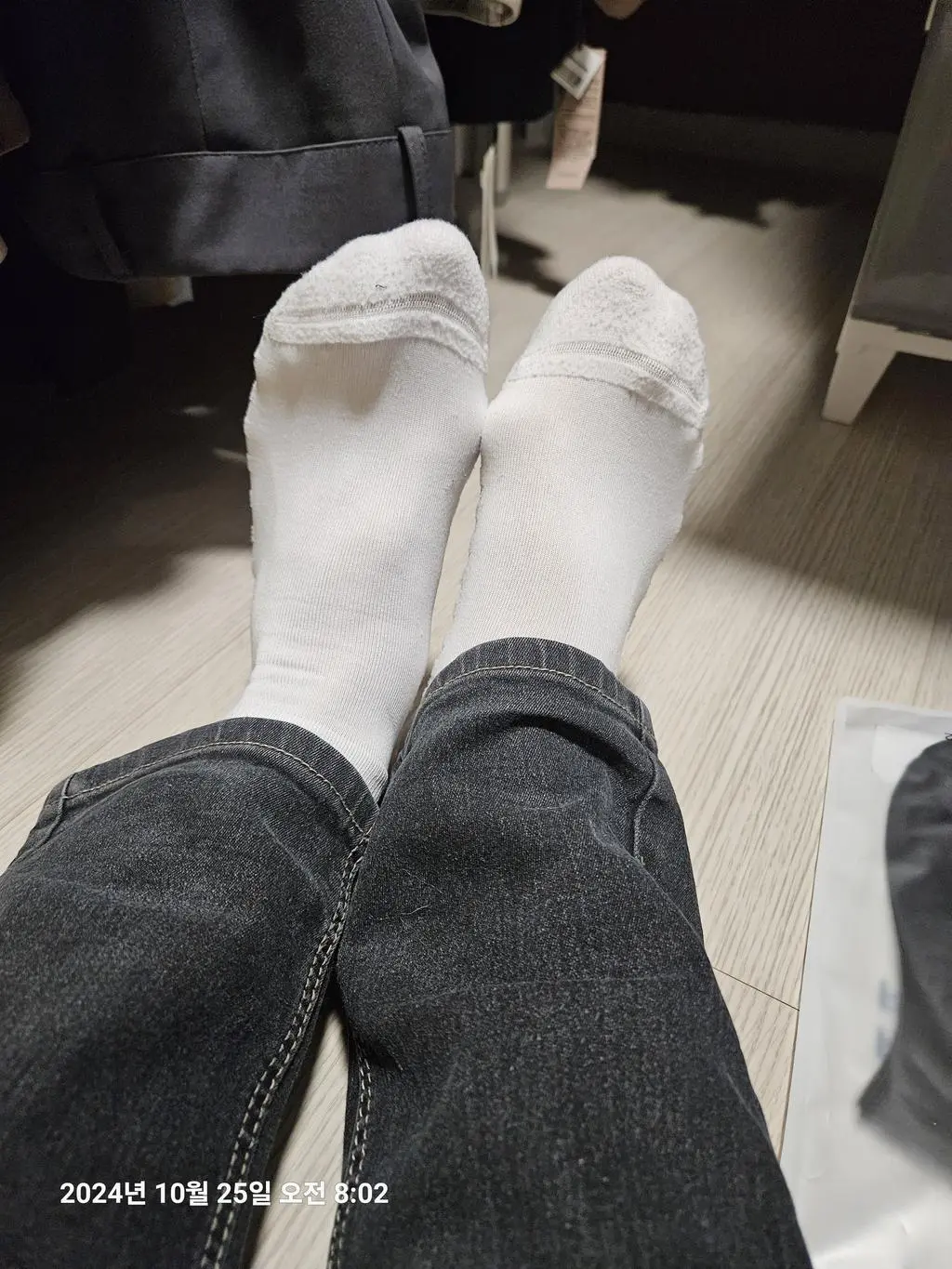 편히게 신을수있는 얇은 쾌적한 느낌의양말입니다. 달리기용으로도 한번 신어봤는데 미