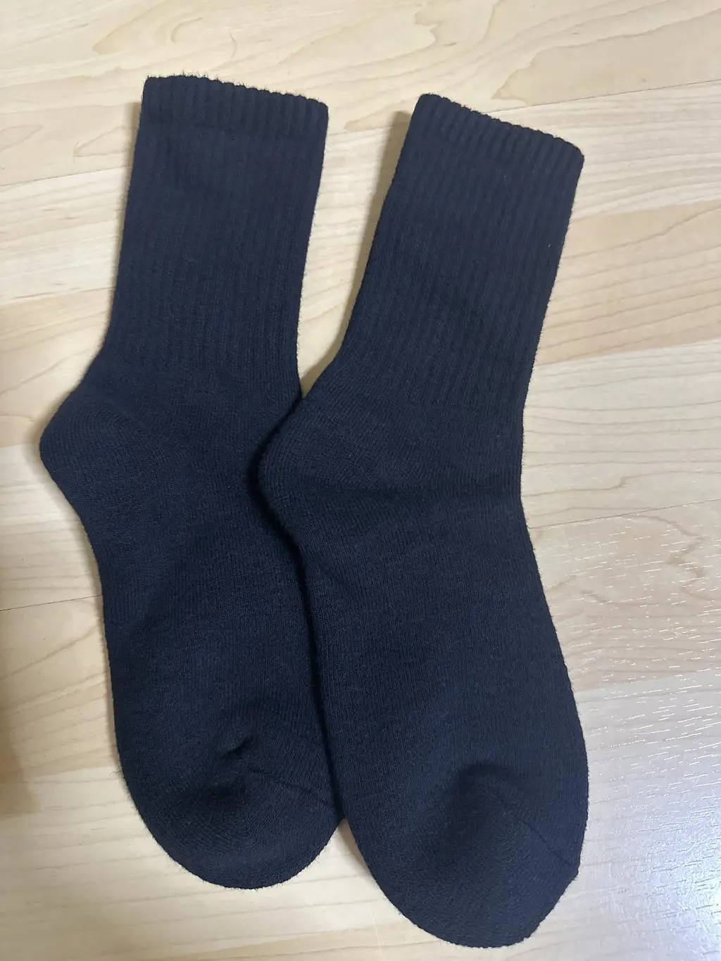 남친 신으라고 선물로 줬는데 신어보니 편하데요. 290인데도 잘 맞네요. 뒤집어서 봤는