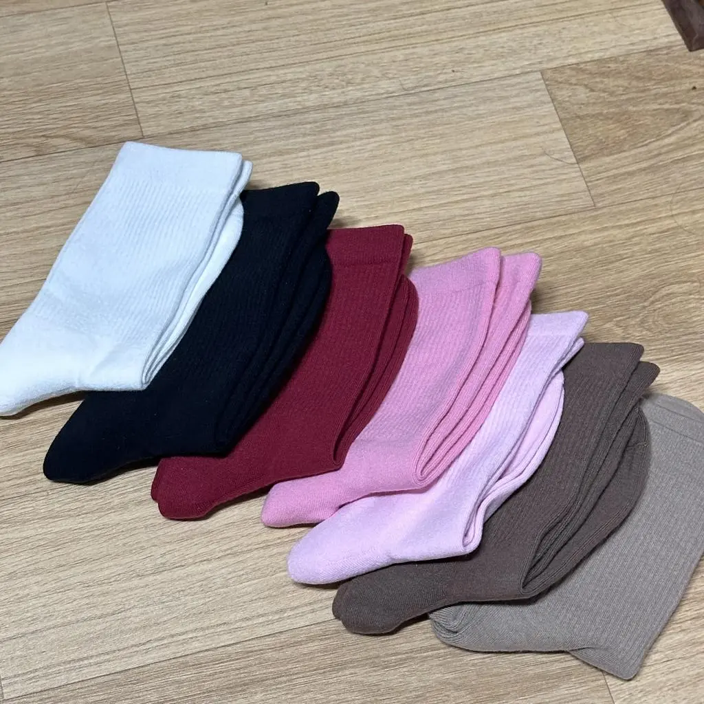 간만에 금액대 있늩 양말 사봤는뎅 아주좋아여 기장도 딱좋고 색상도 제가 생각한 색이