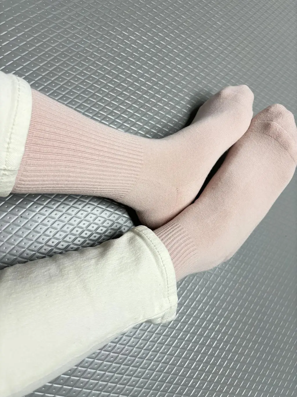 너무 좋아요~일반삭스하고는 좀 비교가 되요~발 앞부분이 감싸는느낌이들구 발도 편하게