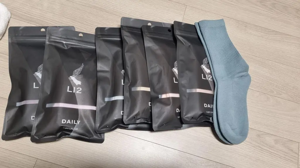 전에 우연히 알게되어 신고있는데 발바닥이 폭신폭신하고편해서 이번에 재구매하게되었