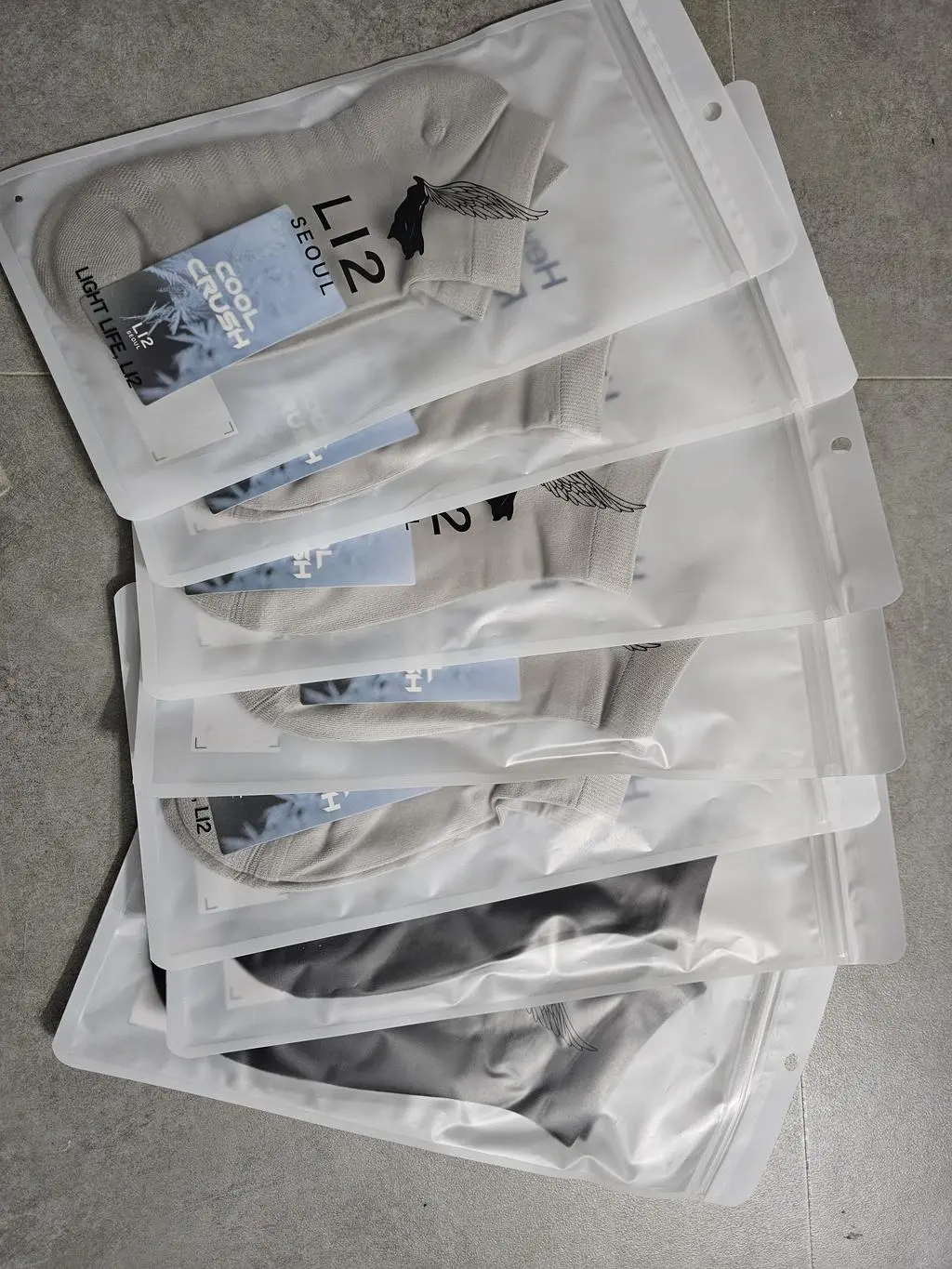 편해서 가족들 것까지 다 재구매했는데, 주문옵션과 다른 게 왔어요. 겉포장은 스킨으로