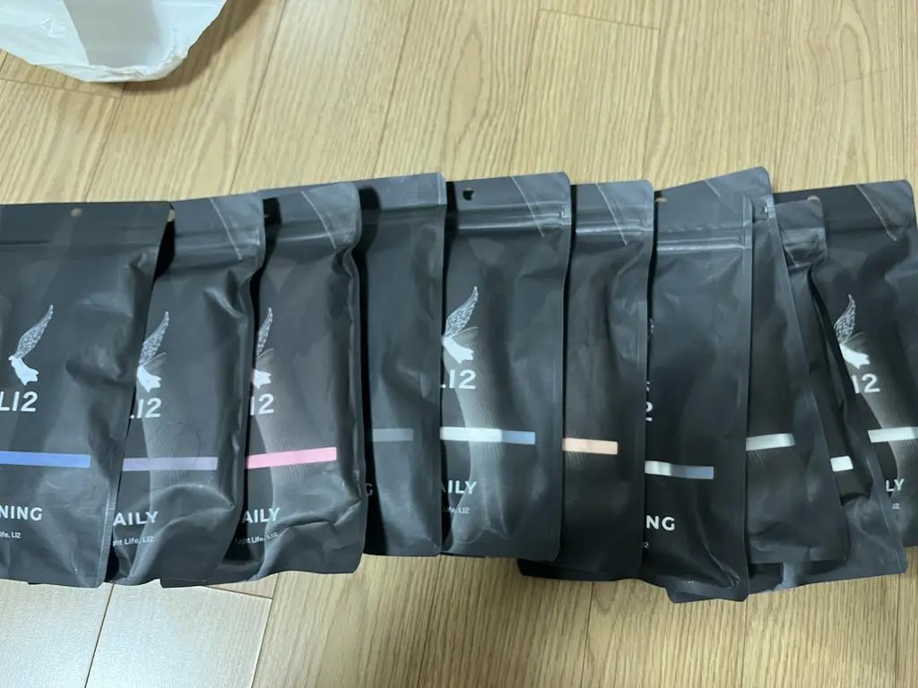 실측 22.5cm  운동화 230-235  러닝화240 신고 있어서 러닝삭스랑 같이 사려고 사이즈 