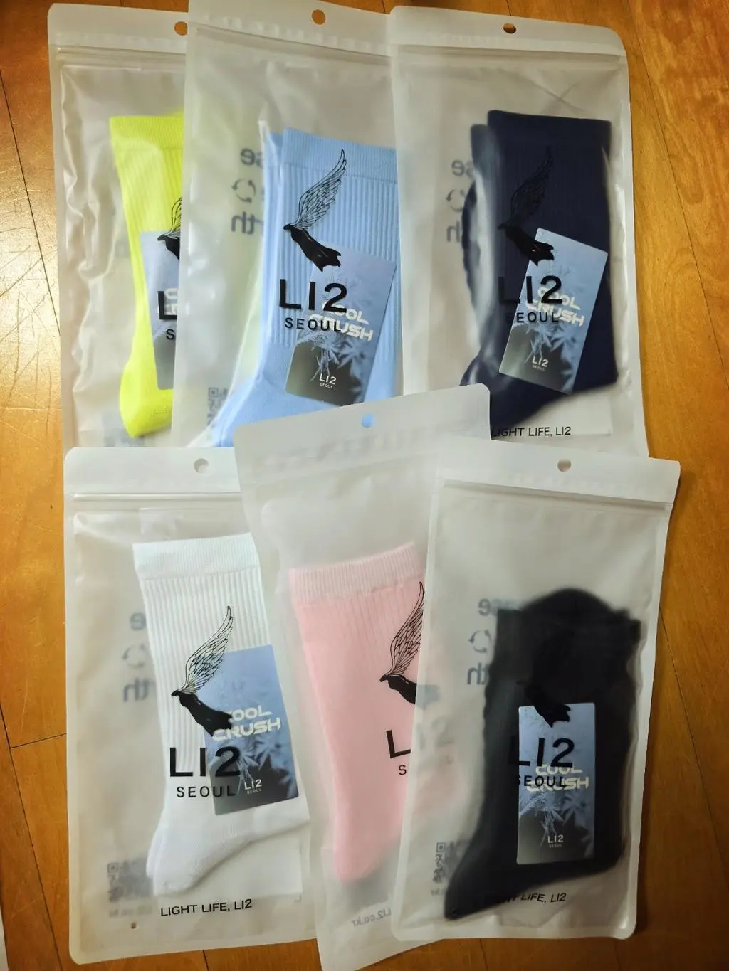 양말은 보드랍고 좋아요...컬러도 다양하게 선명하고 이쁘고..
