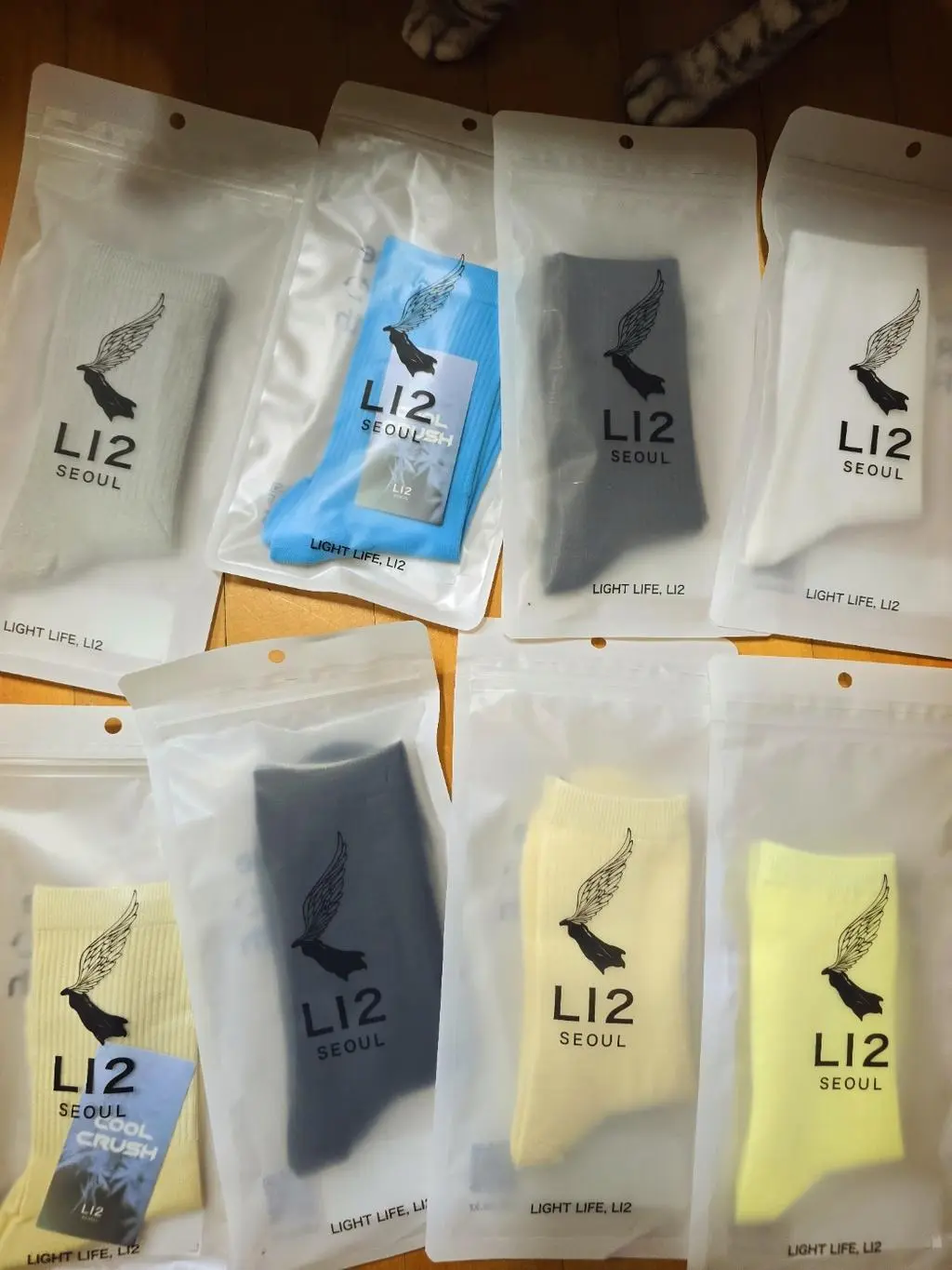 양말은 보드랍고 좋아요...컬러도 다양하게 선명하고 이쁘고..
