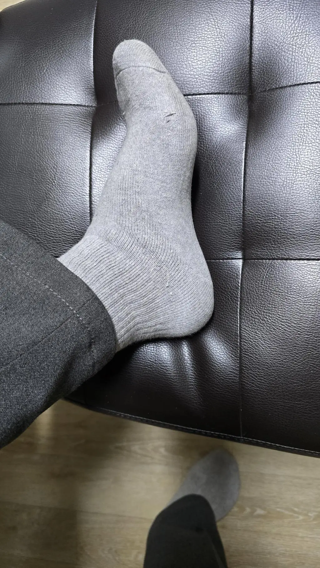 특급배송에 놀랐고 착용감에 감동 받았어요! 그런데 발사이즈 255 인데 s 사이즈를 신으