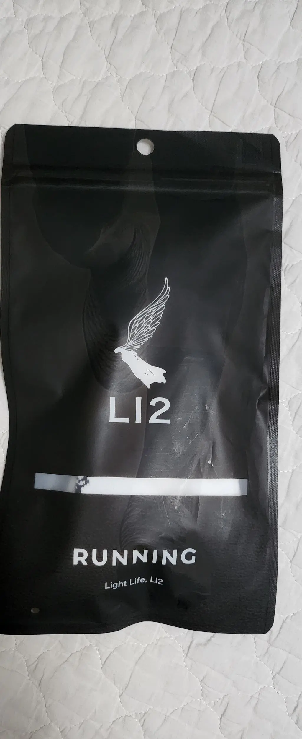 쿠션좋고 매끈매끈하고 발에 착 붙는게 아주 맘에 듭니다. 발이 아주 편안하네요. 추천