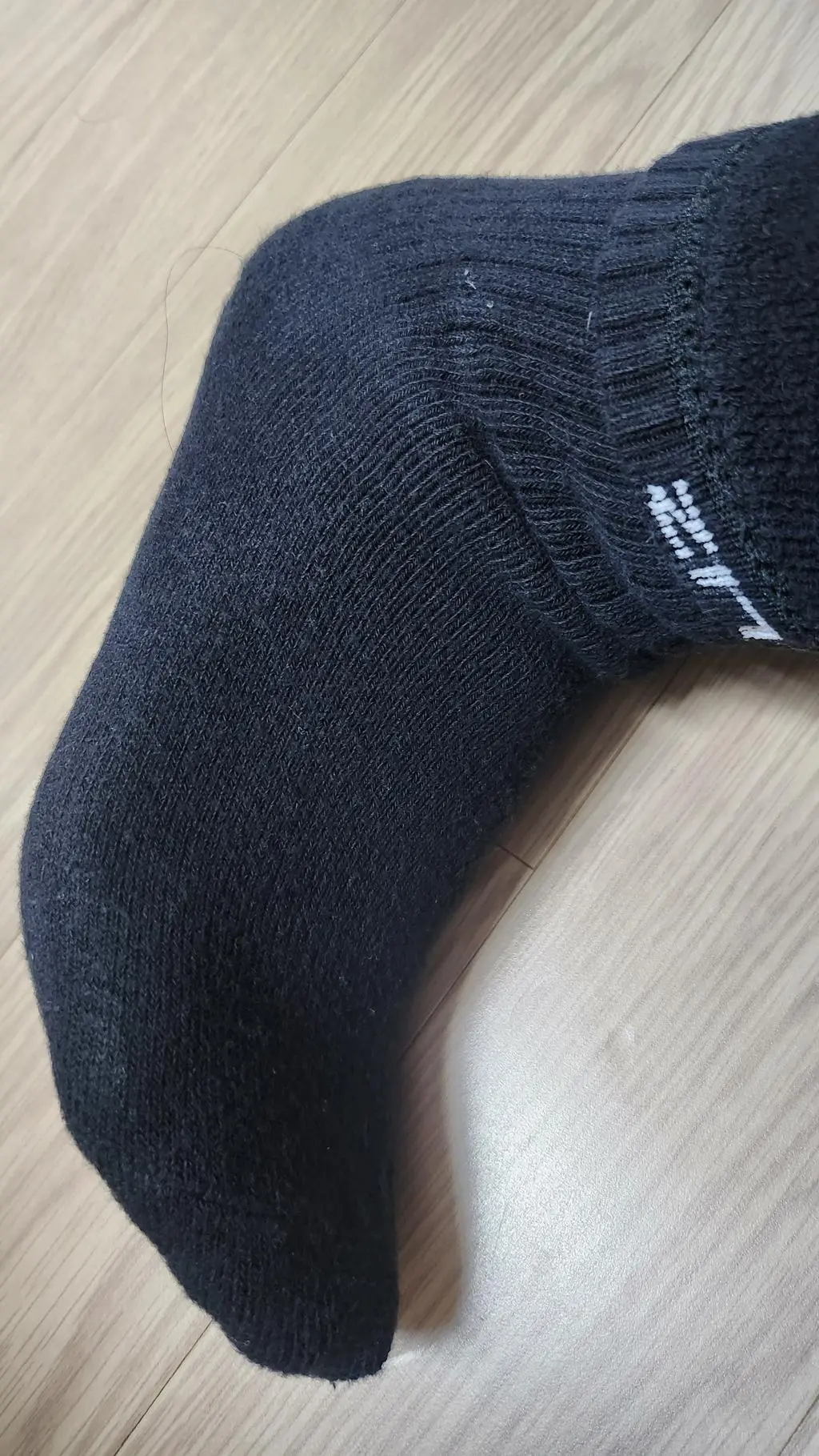 날끼가 쌀쌀해지고 집 안에서 맨발로 걸으면 발목에서 발가락까지 차가워지기 시작했기