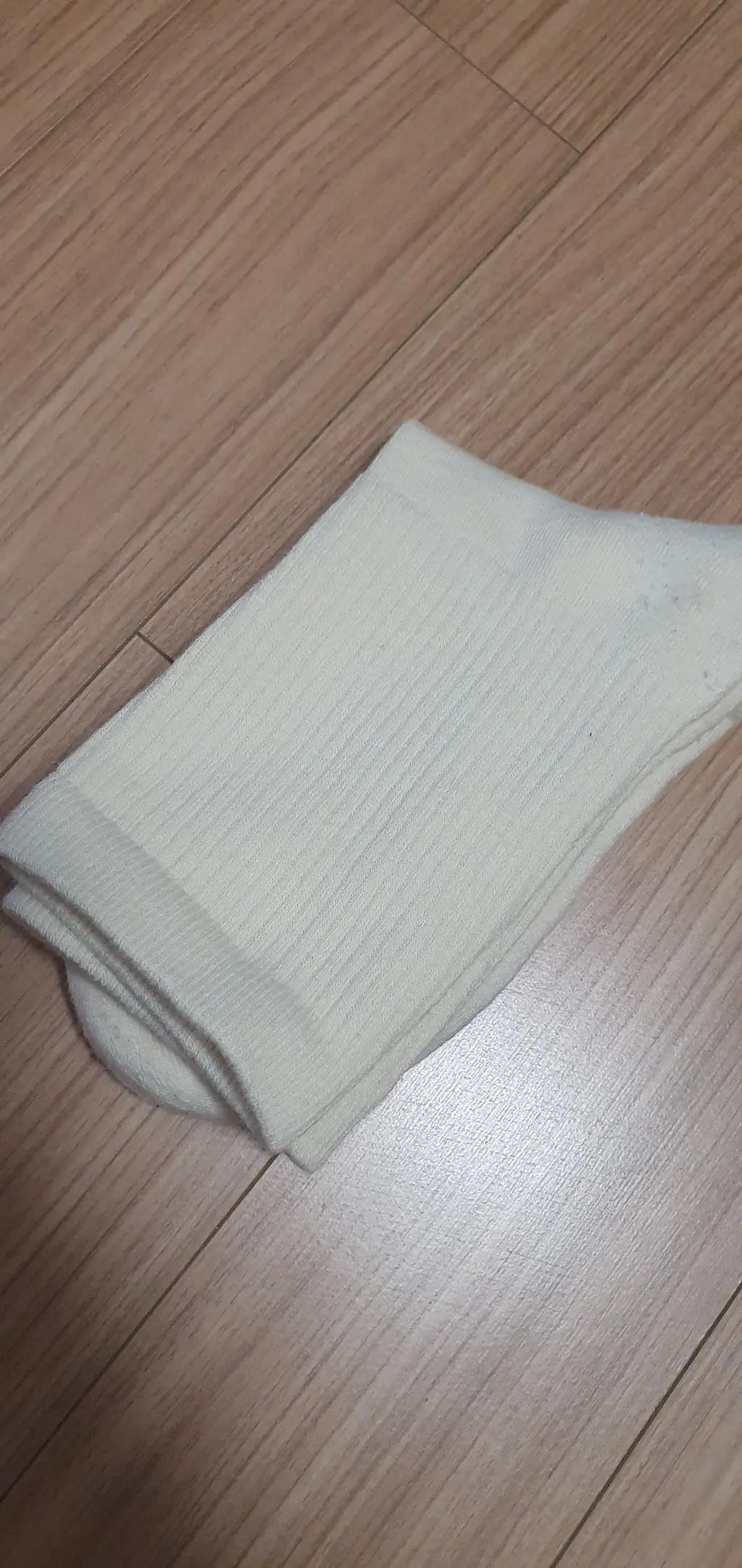 바닥이 폭닥해서 오래 걸어도 발도 안아프고 너무 맘에 드네요 보풀이 좀 생기는 부분만