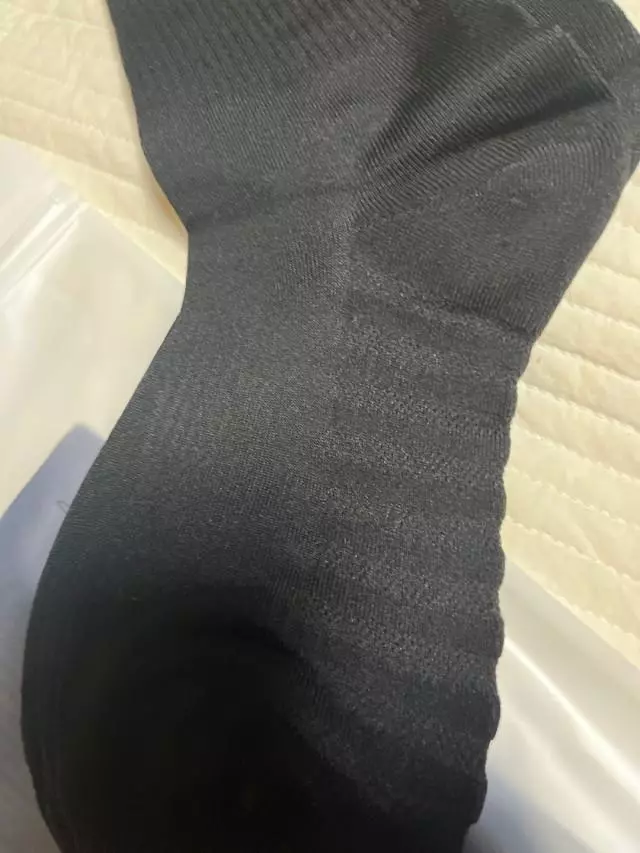 바닥이 독특하네요. 기능은 아직 잘 모르겠지마누잘 신어 보겠습니다.
