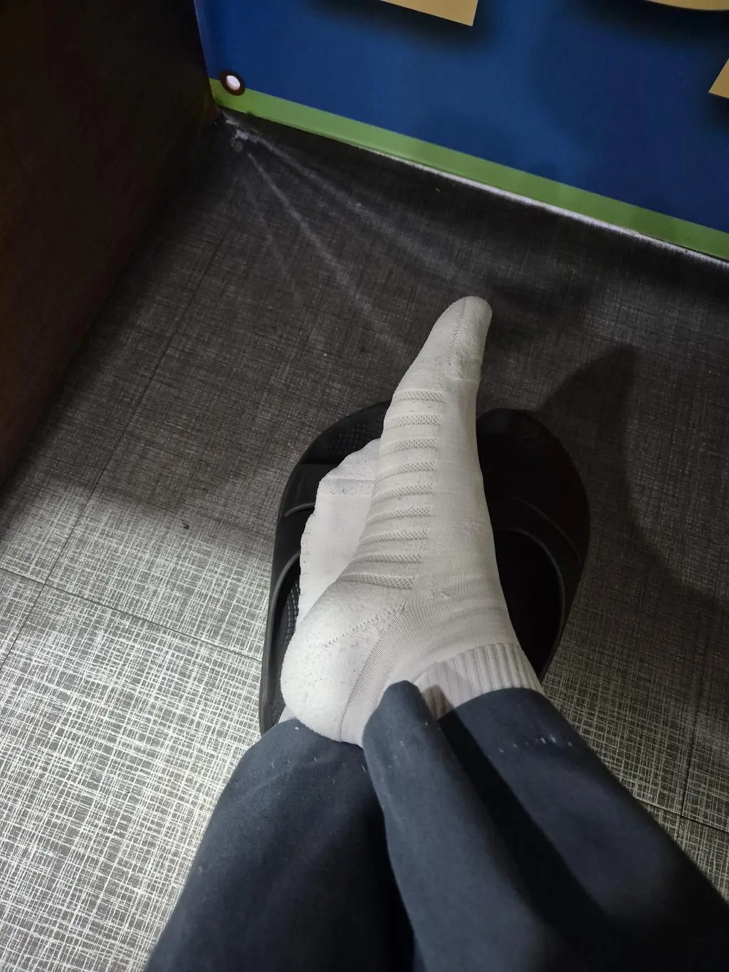 싸구려 양말만 신던 남편이 한번 신어보더니 본인이 직접 사더라구요^^내구성이좋고 발