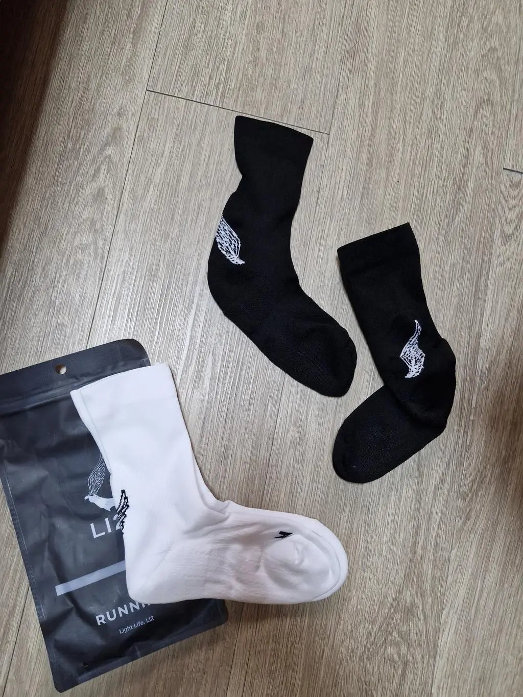 쫀쫀하게 잡아주는 느낌.잘붓는 스타일이라 발목은 저녁엔 살짝 자국이 남는데 피곤한 